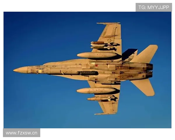 卡斯尔无球跑动制造空位，提升黄蜂外线火力